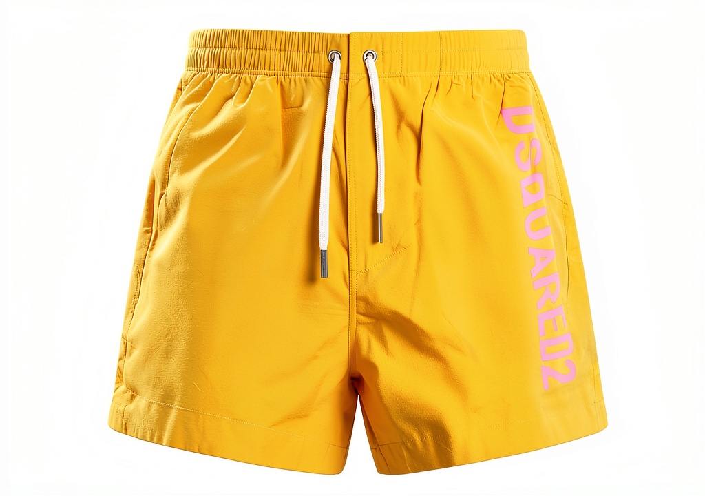 'Costume da bagno DSQUARED2 uomo in colore giallo su sfondo marino'