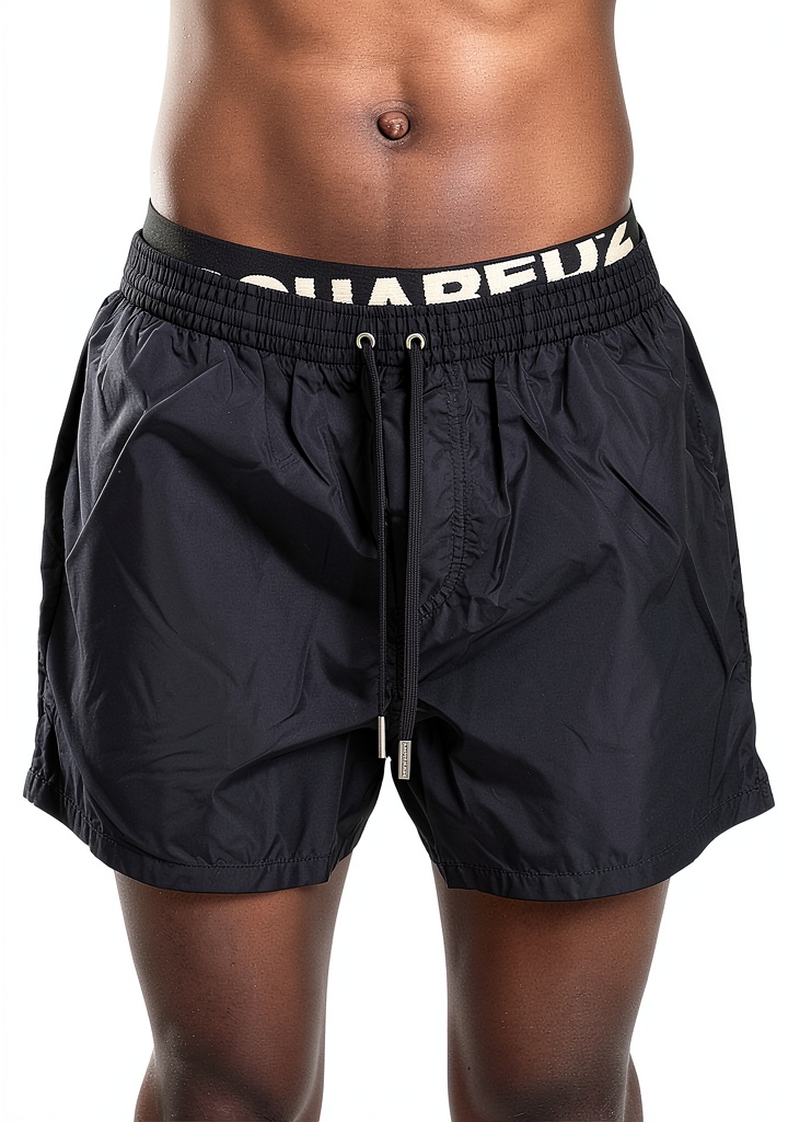 DSQUARED2 Shorts Mare Uomo Neri indossati in spiaggia