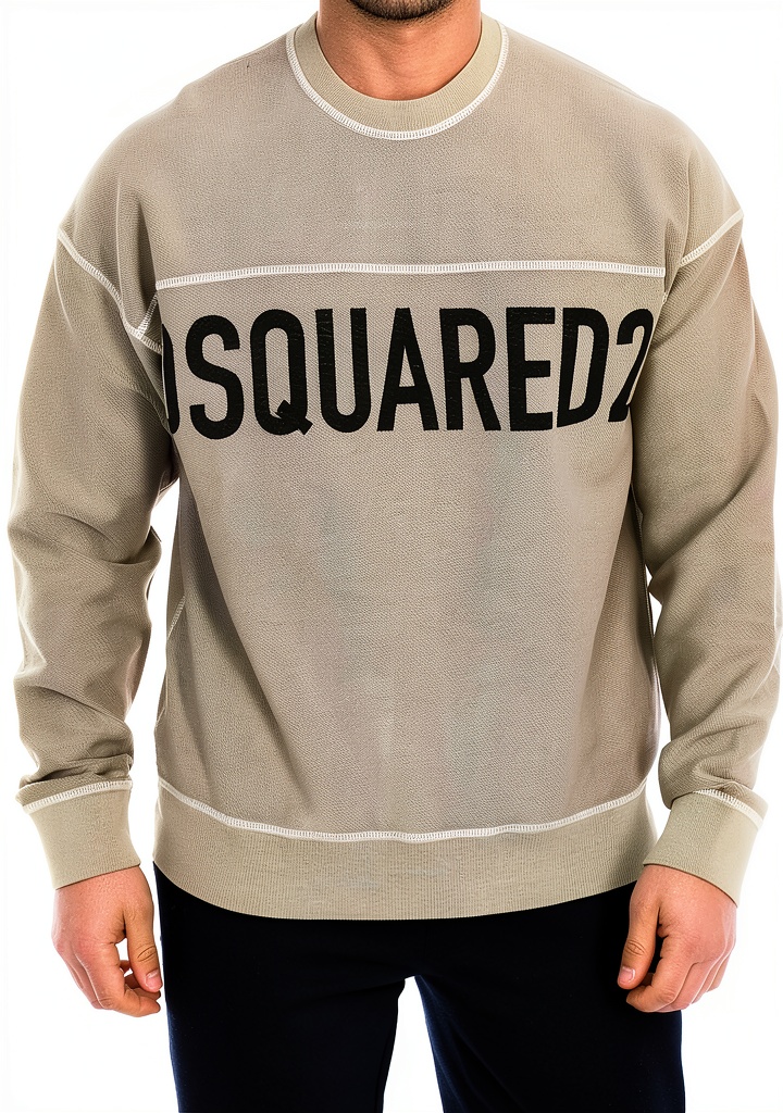 'Felpa Dsquared2 uomo in colore cachi indossata in un contesto urbano'
